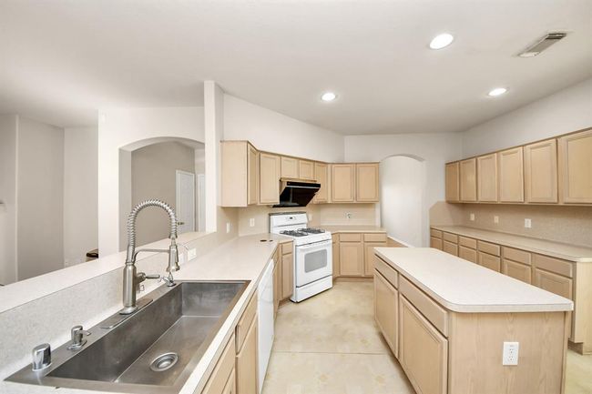 24219 Camillia Ridge Way, House other with 5 bedrooms, 4 bathrooms and 3 parking in Katy TX | Image 8