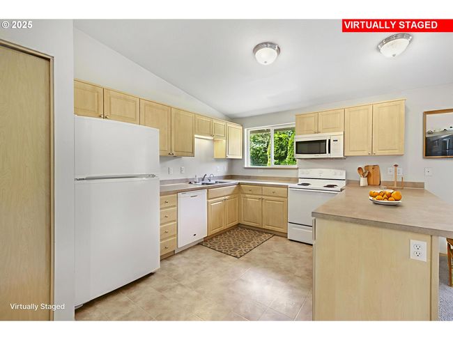 5580 Franklin Blvd, House other with 3 bedrooms, 2 bathrooms and 2 parking in Eugene OR | Image 15