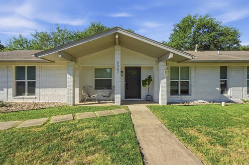 2307 Deadwood Dr, Austin, TX, 78744-2827 | Card Image