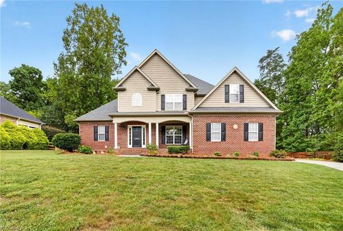 8915 Grove Park Dr, Oak Ridge, NC, 27310-9100 | Card Image