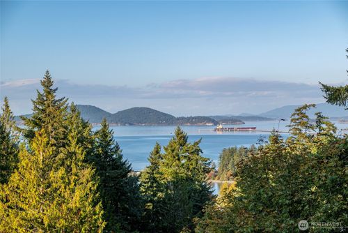 11733 Hummingbird Ln, Anacortes, WA, 98221-8387 | Card Image