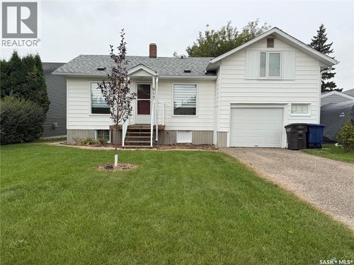 917 13th St, Humboldt, SK, S0K2A0 | Card Image