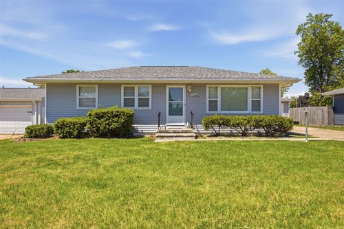 2448 Teresa Dr Sw, Cedar Rapids, IA, 52404-3740 | Card Image