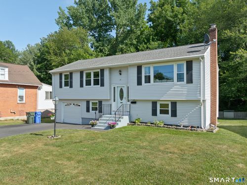 39 Putnam St, Newington, CT, 06111-2126 | Card Image