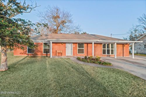 110 Jamaica St, Long Beach, MS, 39560-2615 | Card Image