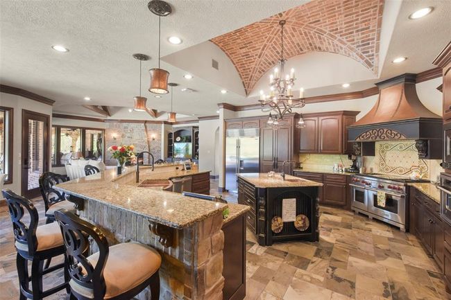 There are top of the line Wolf Sub Zero appliances | Image 17