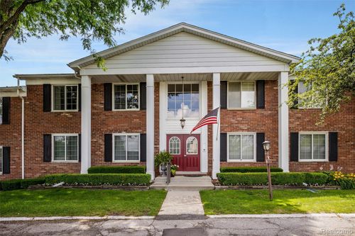 55-2426 Mulberry Sq, Bloomfield Hills, MI, 48302-3402 | Card Image