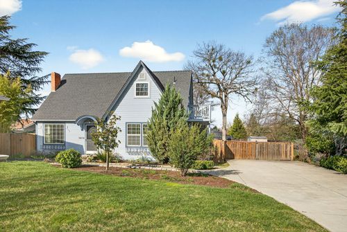 3473 Poppywoods Dr, Medford, OR, 97504-4401 | Card Image