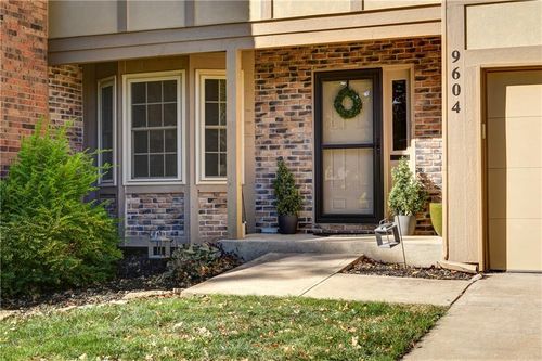 9604 Nieman Pl, Overland Park, KS, 66214-2260 | Card Image