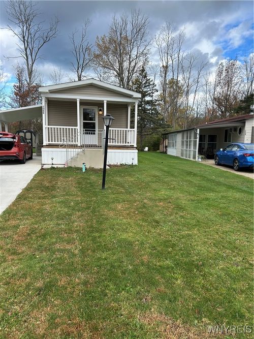 1066 Northwood Dr, Derby, NY, 14047-9505 | Card Image