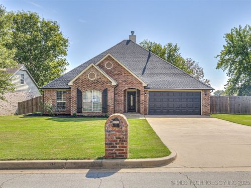 25545 Briar Dr, Claremore, OK, 74019-4507 | Card Image