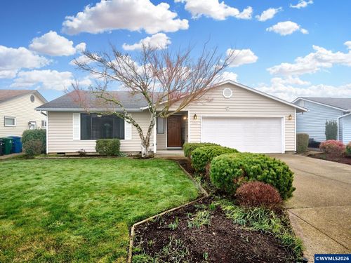 2096 Camellia Way, Woodburn, OR, 97071-2756 | Card Image