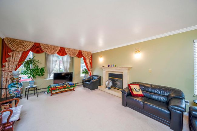 6338 Neville Street, House other with 8 bedrooms, 6 bathrooms and 3 parking in Burnaby BC | Image 3