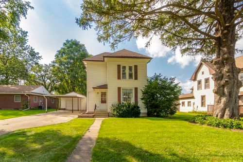 713 Locust St, La Porte City, IA, 50651-1231 | Card Image