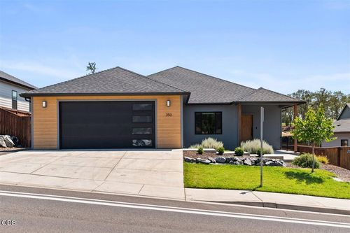 350 Arrowhead Trl, Eagle Point, OR, 97524-8608 | Card Image