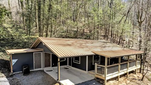 2220 Cove Creek Dr, Sevierville, TN, 37862-8016 | Card Image