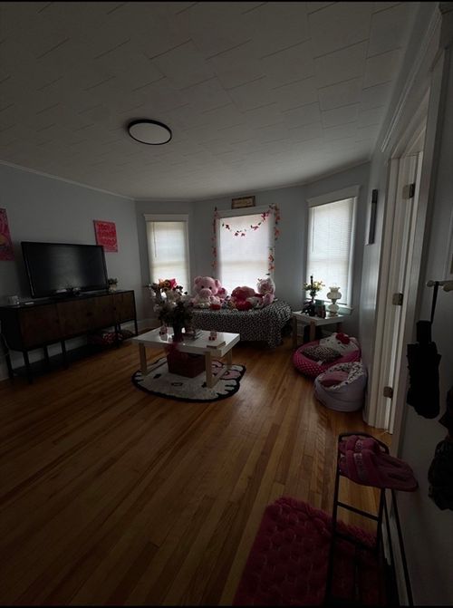 484 Park Ave, Worcester, MA, 01610-1286 | Card Image