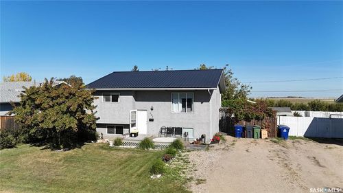 303 4th St, Dundurn, SK, S0K1K0 | Card Image