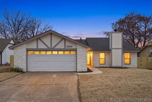 1604 N Hickory Ct, Broken Arrow, OK, 74012-1713 | Card Image