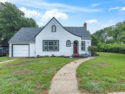 605 W Crockett St, Ennis, TX, 75119-4610 | Card Image