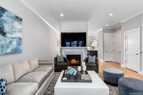 906-906 Mill Crk N, Roslyn, NY, 11576-1648 | Card Image