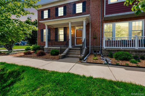790 2nd St, Wyandotte, MI, 48192-2701 | Card Image