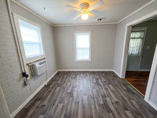 127 Park Ave, Flora, IL, 62839-2244 | Card Image