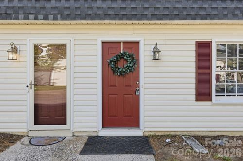 2-2220 Yorkhills Dr, Charlotte, NC, 28217-8913 | Card Image