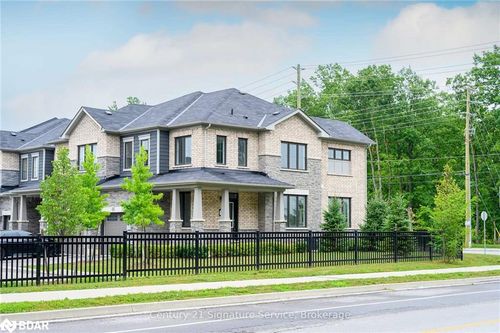 9-8273 Tulip Tree Dr, Niagara Falls, ON, L2H3S8 | Card Image