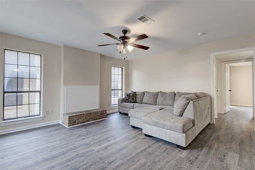 c-203 W Trinity St, Forney, TX, 75126-8560 | Card Image