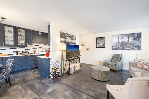 102-1550 Chesterfield Ave, North Vancouver, BC, V7M2N6 | Card Image