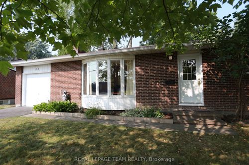 82 Maitland St S, Richmond, ON, K0A2Z0 | Card Image