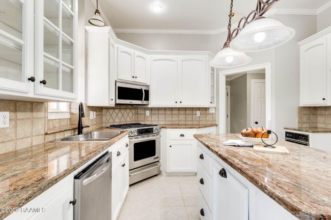 23-web-or-mls-110 Yorkshire Circle-22 | Image 9