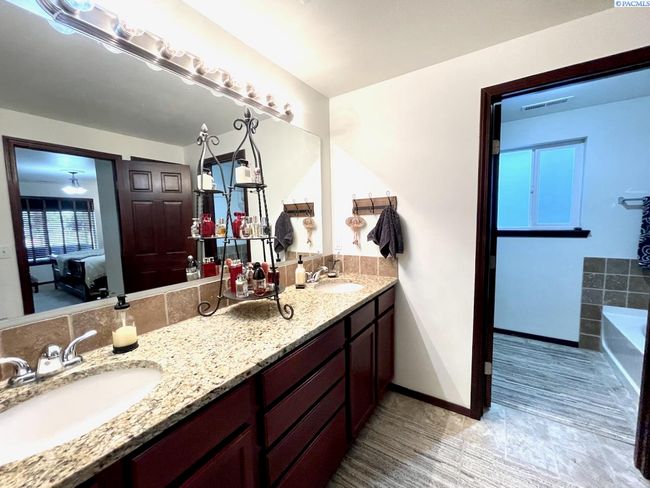 223108 E Perkins Rd, Home with 4 bedrooms, 4 bathrooms and null parking in Kennewick WA | Image 26