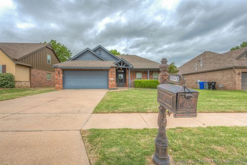 3220 W Mobile Street, Broken Arrow, OK, 74011 | Card Image