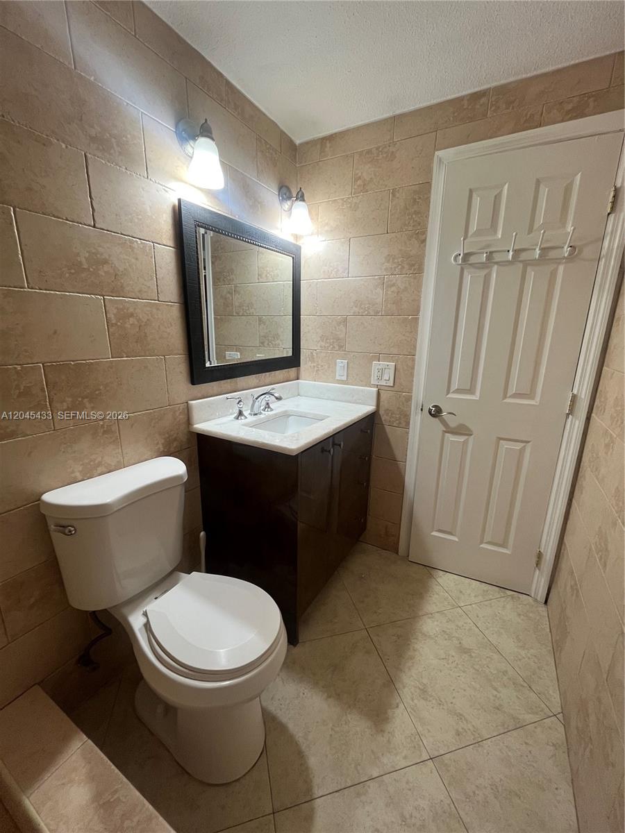 Residential Lease in North Miami Beach 4