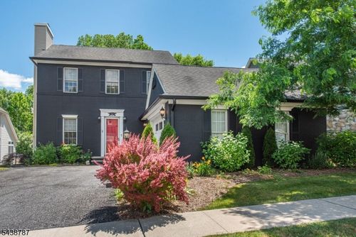 8 Bluffs Ct, Hamburg, NJ, 07419-1525 | Card Image