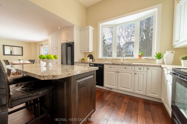28 Renfield Cres, House other with 3 bedrooms, 3 bathrooms and 2 parking in Whitby ON | Image 9