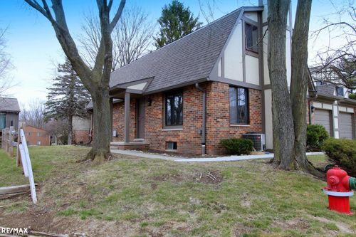 1970 Pondview Ct, Rochester Hills, MI, 48309-3303 | Card Image