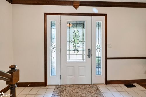 1714 Country Club Ln, Marshalltown, IA, 50158-3878 | Card Image
