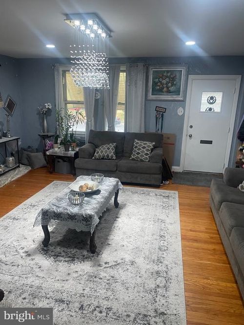 2948 Knorr St, PHILADELPHIA, PA, 19149-2519 | Card Image