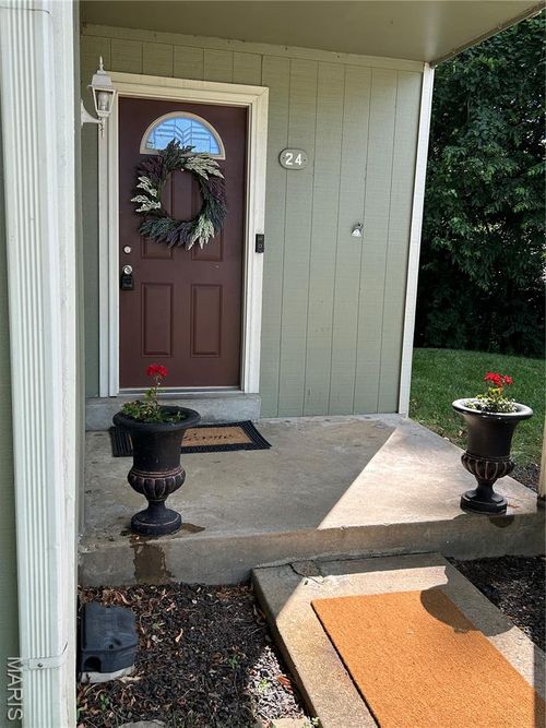24 Lantern Ln, Lake St Louis, MO, 63367-1310 | Card Image