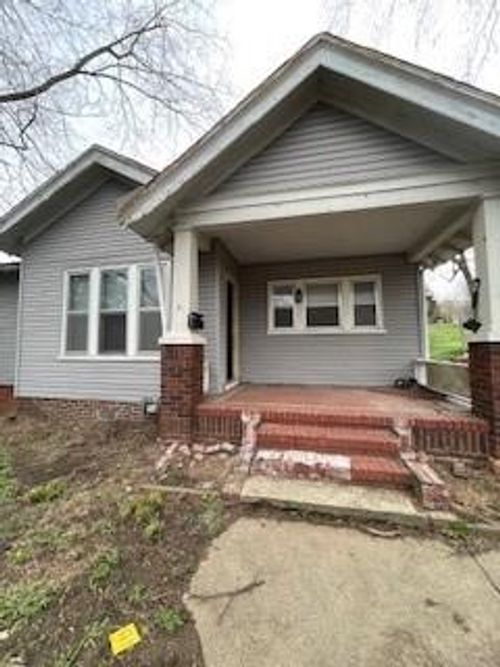 1321 S 17th St, Saint Joseph, MO, 64507-1236 | Card Image