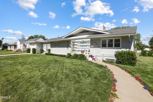 902 4th Avenue E, Williston, ND, 58801 | Card Image