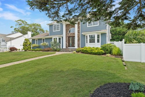 51 Matinecock Ave, East Islip, NY, 11730-2621 | Card Image