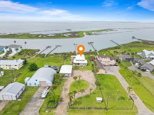 172 Front St, Rockport, TX, 78382-7800 | Card Image