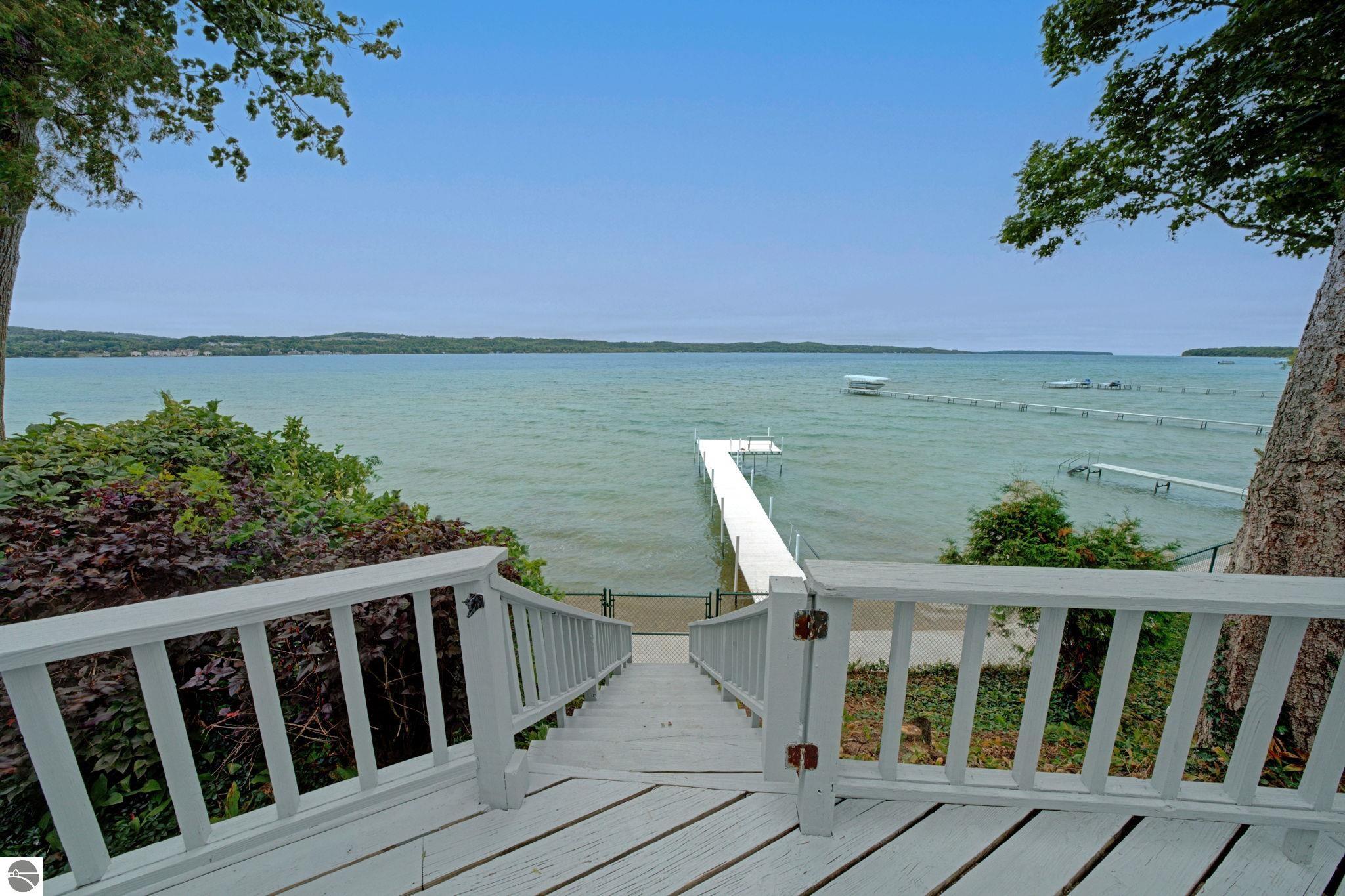 Stony Point Rd, Suttons Bay, MI 49682