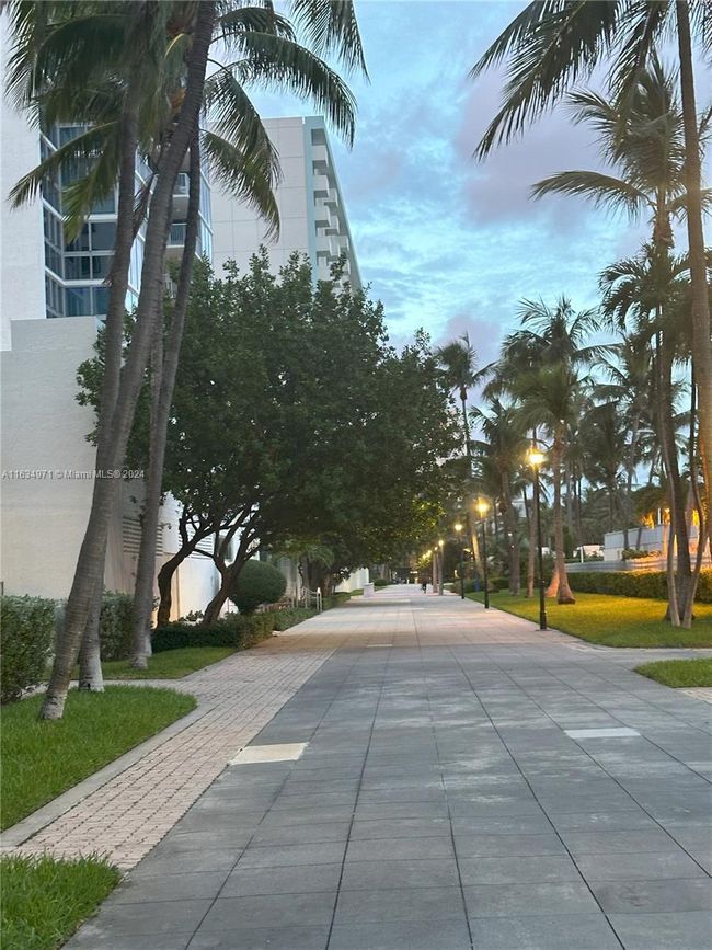 APT-1204 - 2655 Collins Ave, Condo with 2 bedrooms, 2 bathrooms and null parking in Miami Beach FL | Image 20