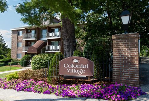 21 W River Dr, Manchester, NH, 03104-1963 | Card Image