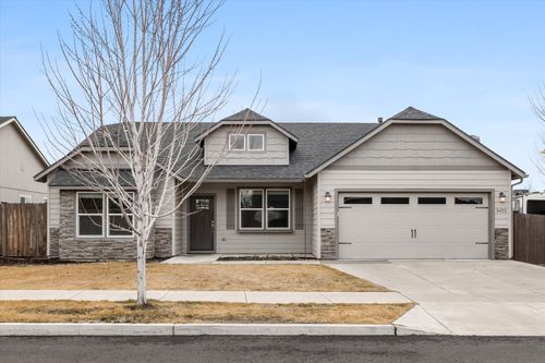 2433 Nw Hazelwood Ave, Redmond, OR, 97756-8944 | Card Image